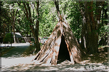 Teepee aus Baumrinde